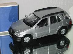 Maisto Mercedes Benz ML 320 1:41 Silber
