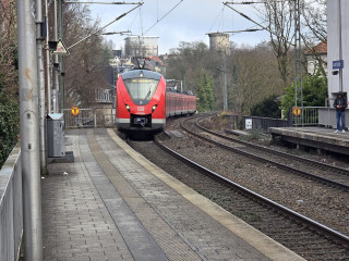 der mit nur 4min Verspätung ankam.