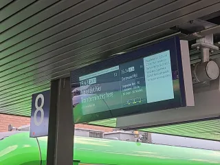 Kurz vor Bochum gibt man bekannt, daß man ob der fast 40min Verspätung diese Fahrt dort enden läßt und die Fahrgäste doch bitte die darauf folgende S1 nach DO nehmen mögen.