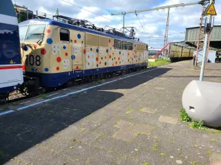 91 80 6 111 108-7 ins Gleis 1