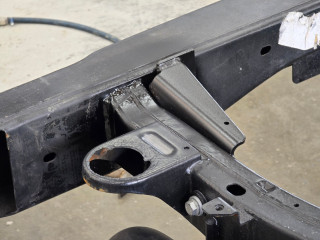 Querträger mit AHK-Verstärkung