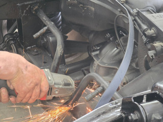 Abtrennen Reserveradhalterung