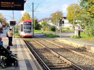 Aber klar! Denn da kam nur eine einzelne Lok, sonst hätt ich hier schon unplanmäßige Wartezeit gehabt.