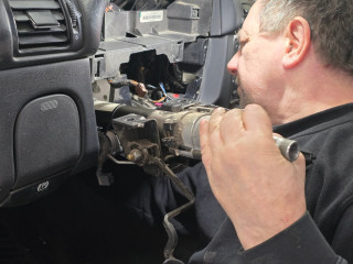 Einbau der Lenkwelle mit dem Lenkwinkelsensor