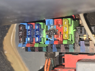 Verschmorter Sicherungshalter F4