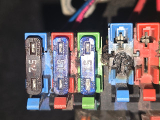 Verschmorter Sicherungshalter F4 Detail