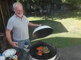 Und hier das Foto frisch aus dem Weber-Grill-Katalog.